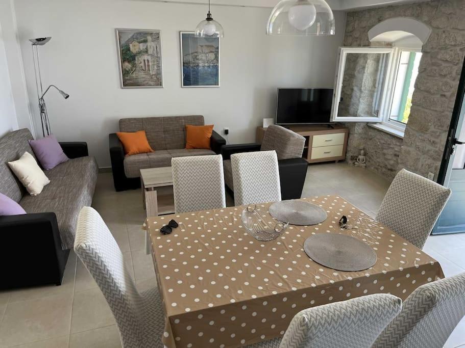 Holiday Home Aria Подгора Экстерьер фото
